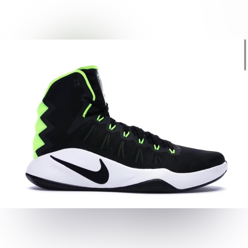 Men’s Nike Hyperdunk 2016
Black/Black-Volt. Size 10.5